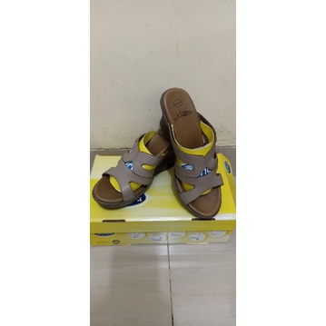 Sendal Wedges Scholl Preloved