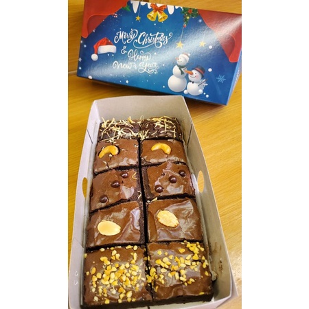 

BROWNIES UKURAN 20X10 / HAMPERS NATAL