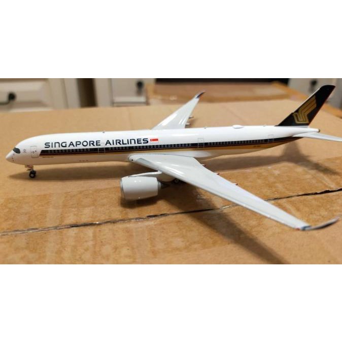 Diecast Pesawat Phoenix Airbus A350-900 Singapore Airlines 1/400