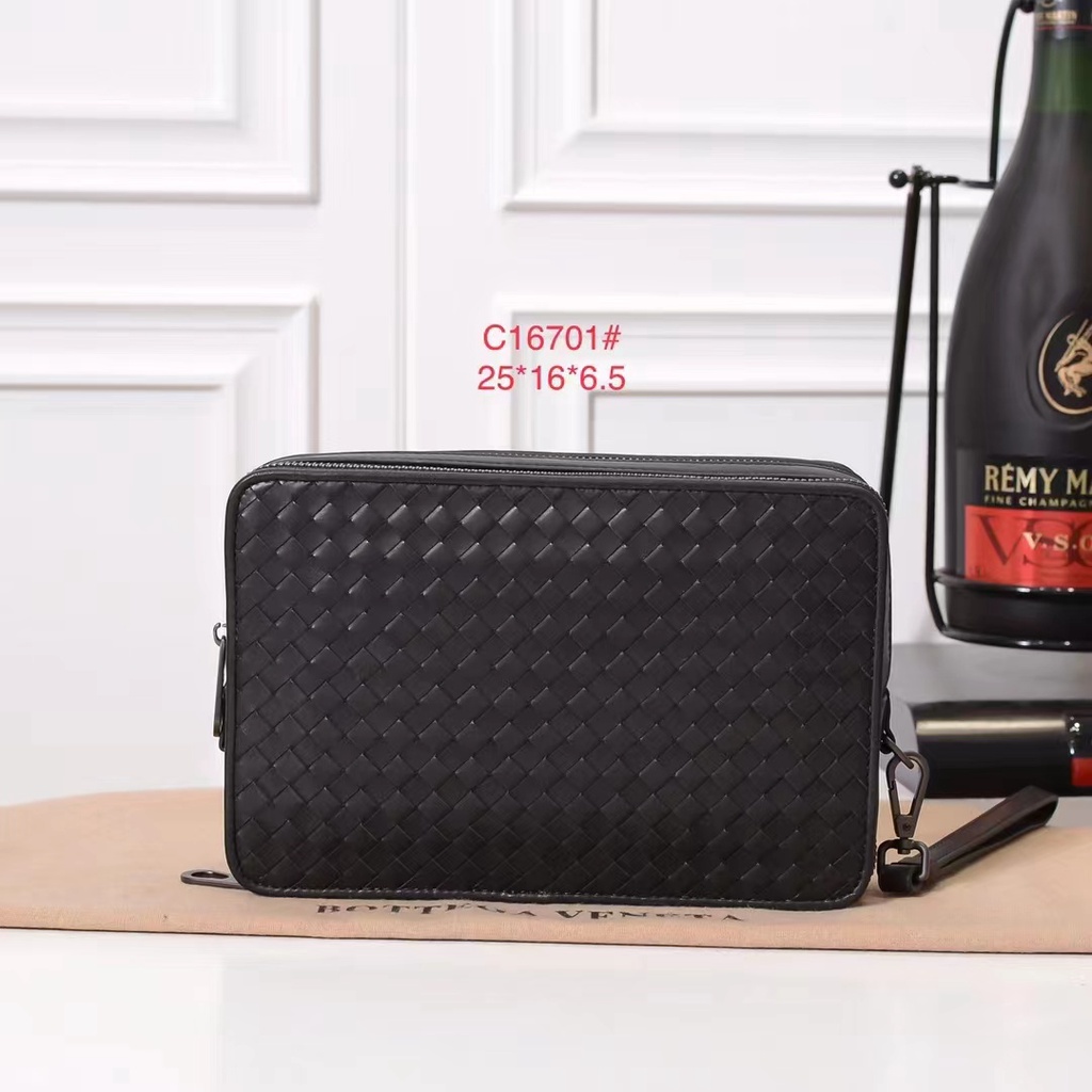 New BV messenger bag