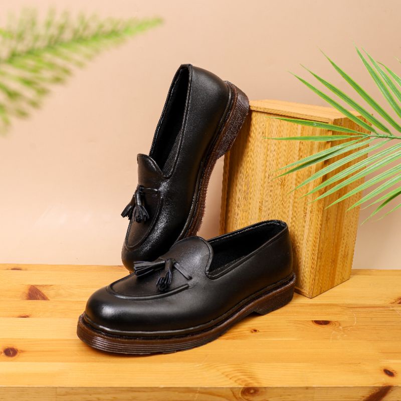 sepatu loafer tassel pria wanita sepatu couple sepatu kulit asli sepatu pantofel pria wanita sepatu tassel docmart style  flavio boston  montera
