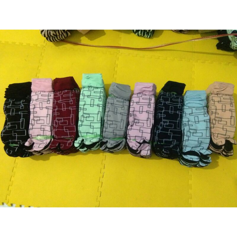 Kaos Kaki Jempol Anak Perempuan Motif Kotak/Square (Tapak Hitam, Tebal, Nylon Spandex, SD, Murah)