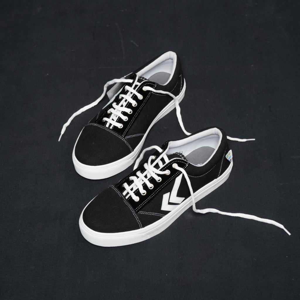 sepatu sneakers impor casual bahan kanvas Adinova (Harvey01)