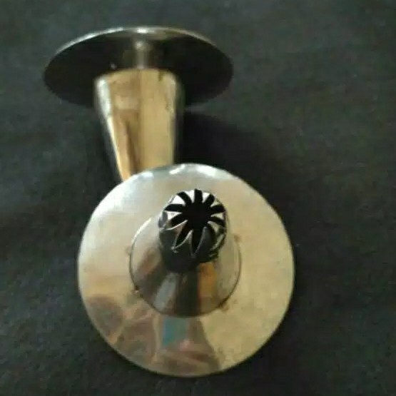 Cetakan kue semprit topi /Spuit topi