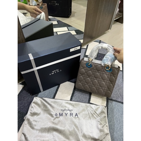 Medium glace GREY by iwearmyra imelvilentcia