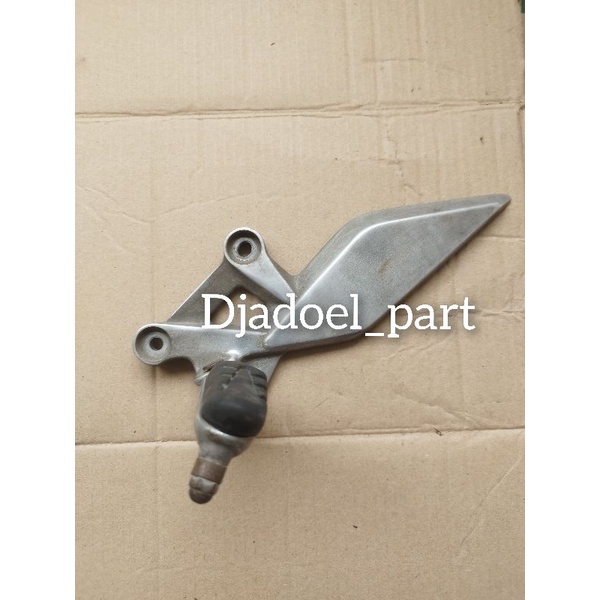 footstep Step Postep Depan Sebelah Kiri Cb 150 r old cb150R Old Lama Original