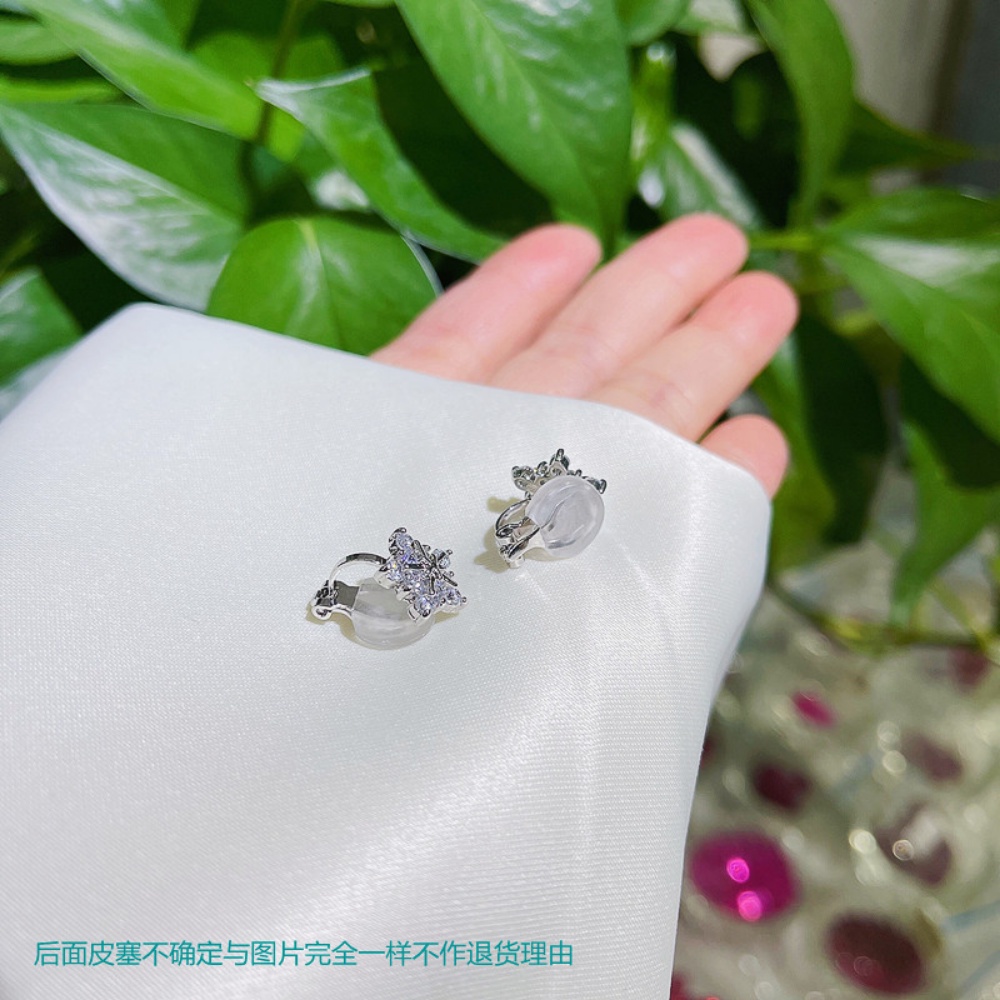 Anting Tusuk Bentuk Snowflake Aksen Zircon Gaya Korea Untuk Wanita