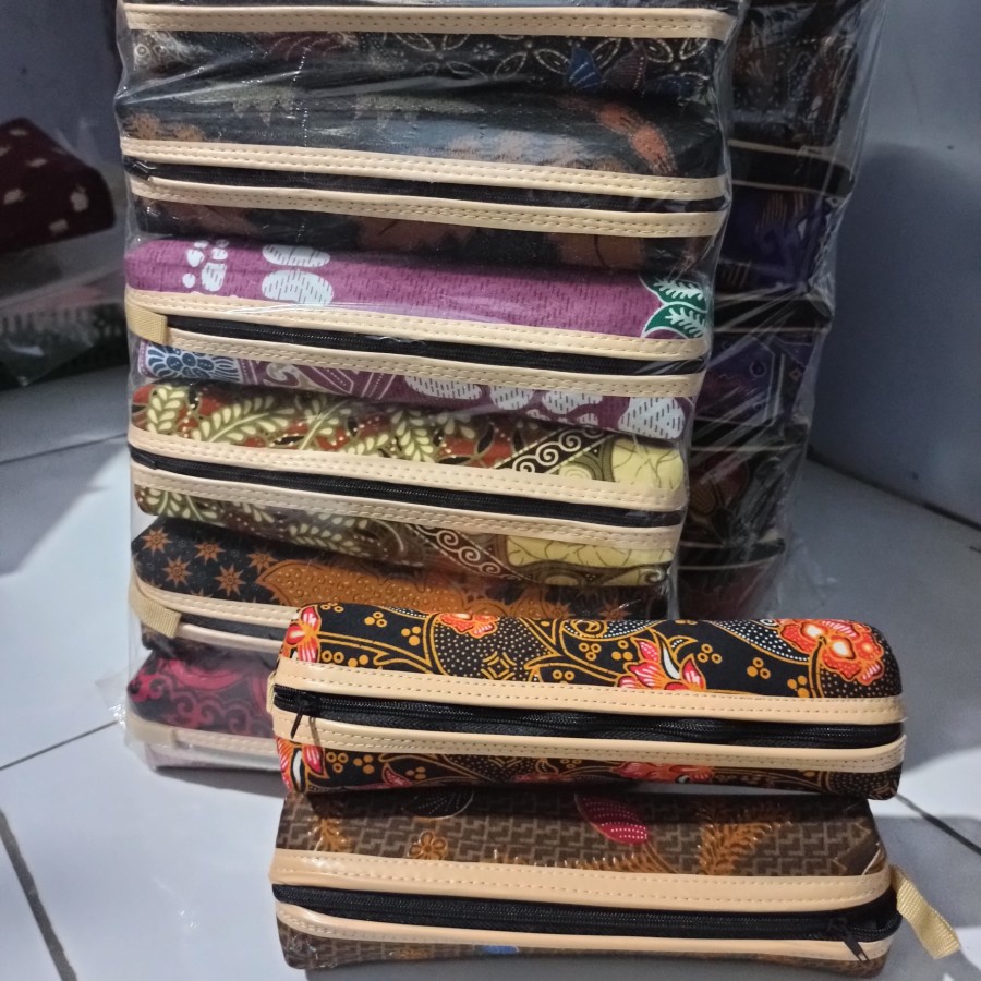

1 Set Tempat Pensil Batik Oleh-Oleh Jogja Prambanan isi 10pcs 20x5cm