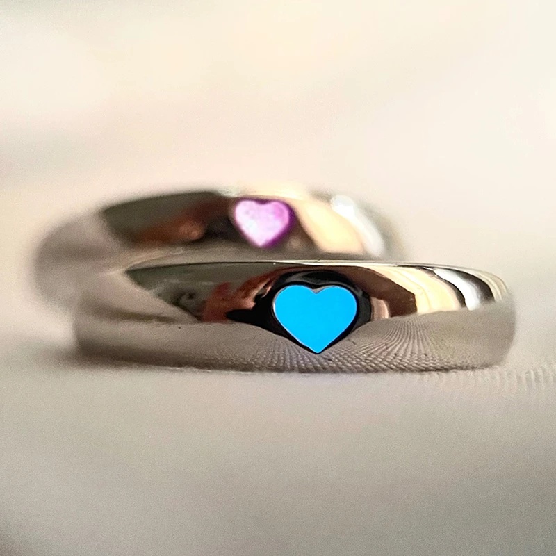 Cincin Luminous Bentuk Hati Bahan Alloy Warna Biru Pink Untuk Pasangan