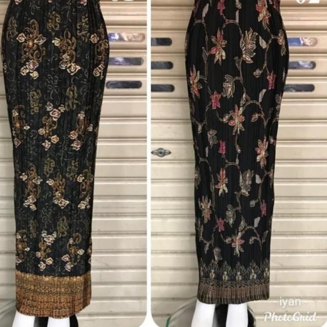 rok plisket batik motif mega mendung