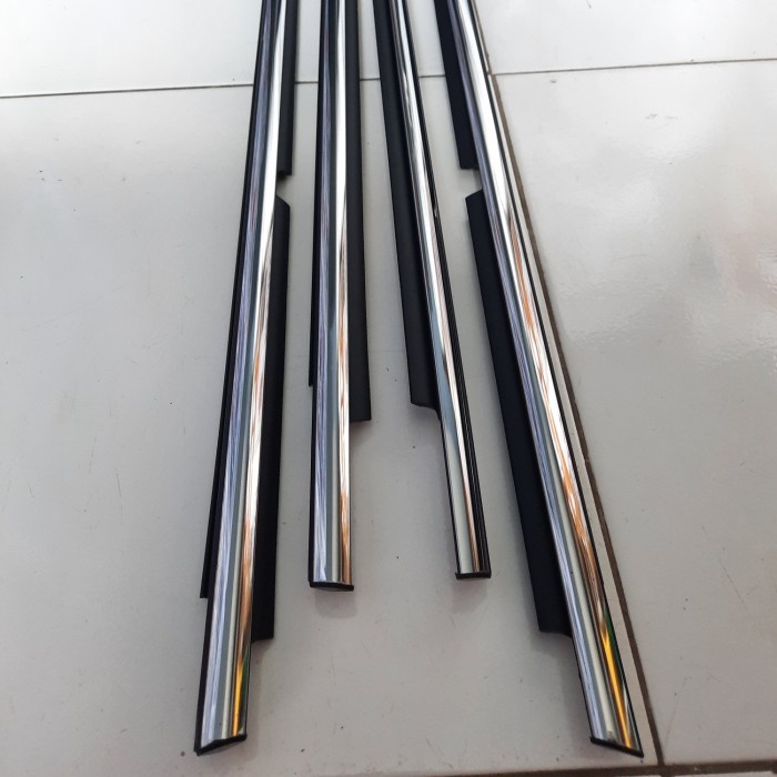 Pelipit Kaca Samping Krom Innova Lama 2004 2015 Original