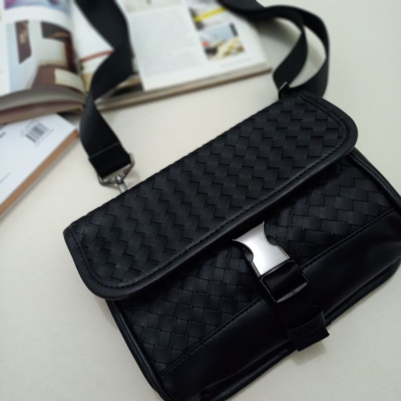 Preloved Crossbody Bag Anyaman Kulit Tas Selempang Pria