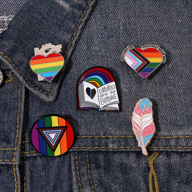 Bros Pin Enamel Bentuk Hati Warna Pelangi Untuk Aksesoris Pakaian