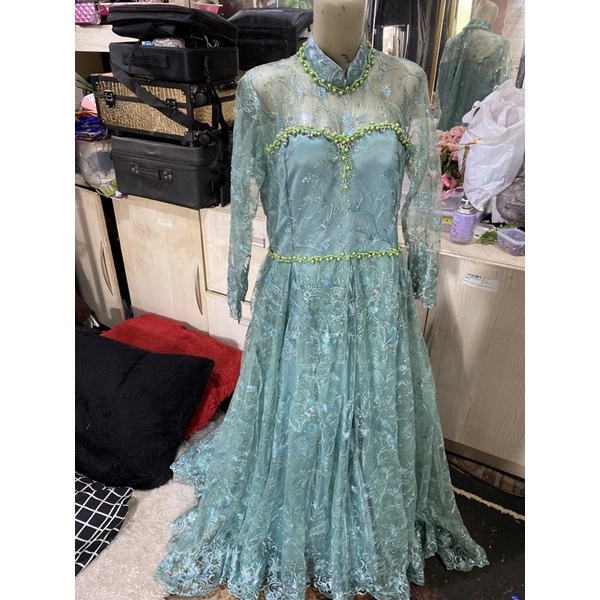 preloved gaun pengantin hijau sage
