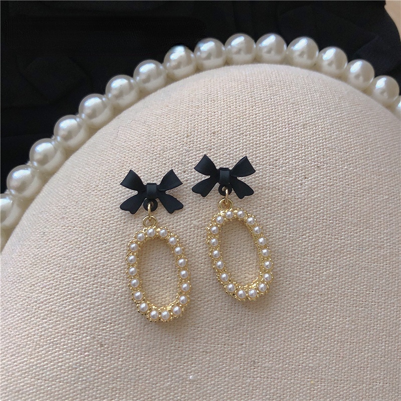 Anting Stud Hias Mutiara Warna Hitam Gaya Retro Untuk Wanita