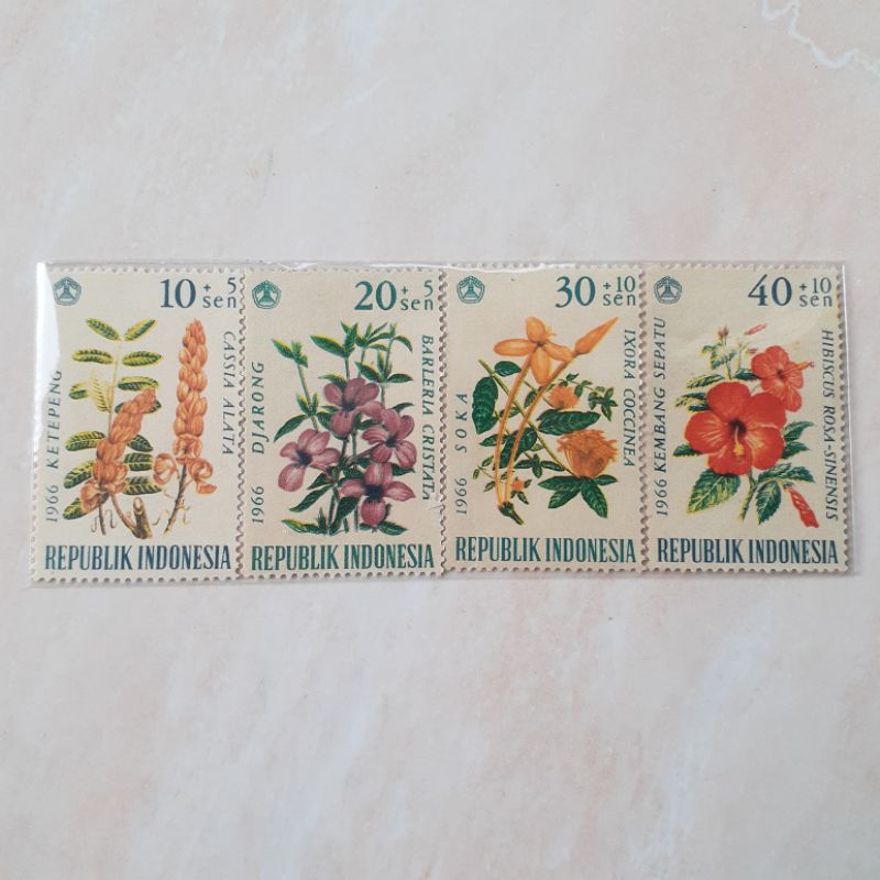 

(A) Perangko Indonesia Bunga Seri 2 Tahun 1966 set lengkap - 4pcs
