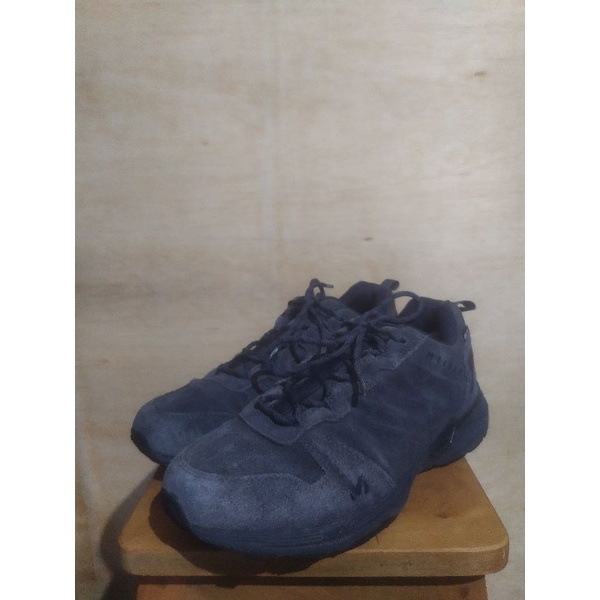 Sepatu outdoor Millet