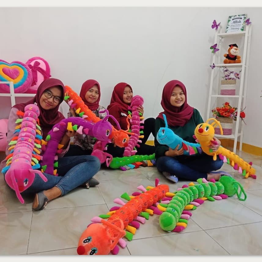 Boneka Ulat Ulil Jumbo 85 cm Hiasan Dashboard Mobil