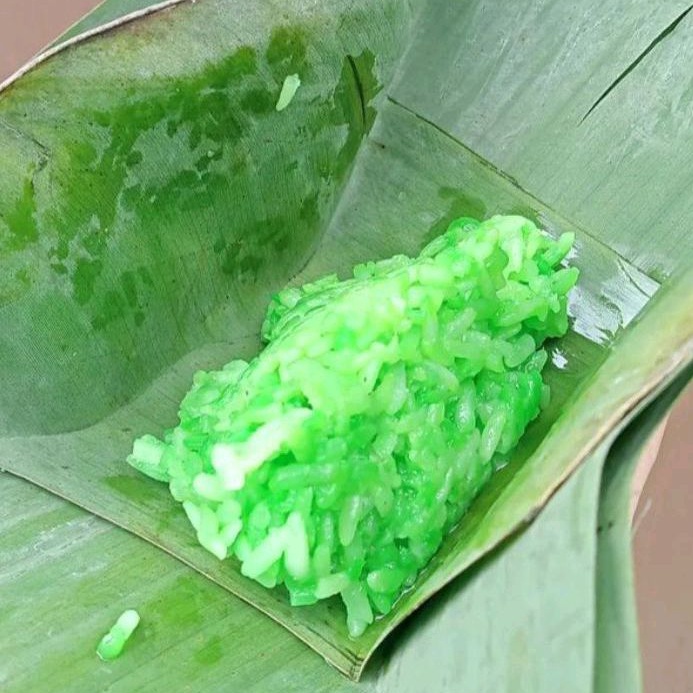 

Tape ketan daun pisang