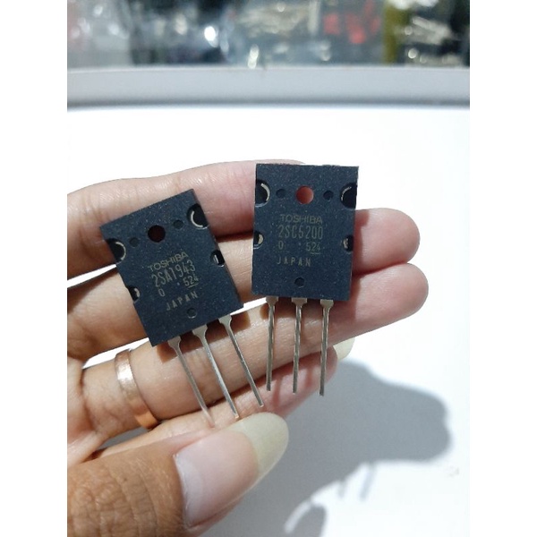 TRANSISTOR TOSHIBA  A1943 C5200 KODE LOT 524