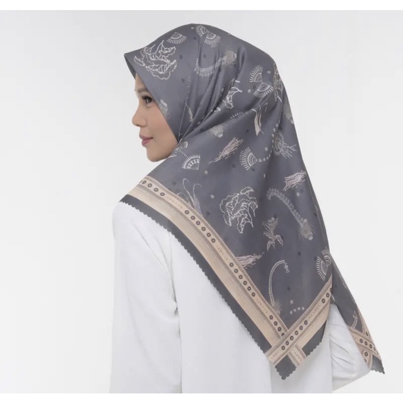 sale wearing klamby kala scarf