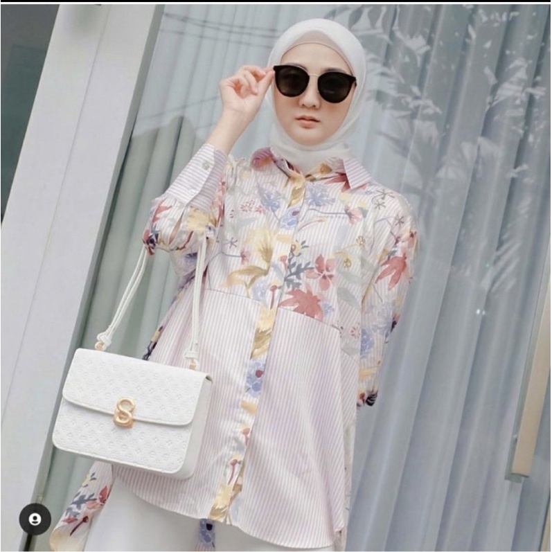 Preloved Benang Jarum Romantic Garden Oversized Shirt (Size S)