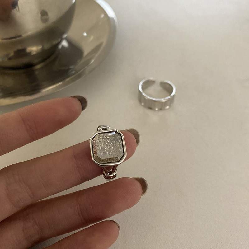 Cincin Zircon Bentuk Kotak Geometris Warna Silver Gaya Retro Untuk Aksesoris