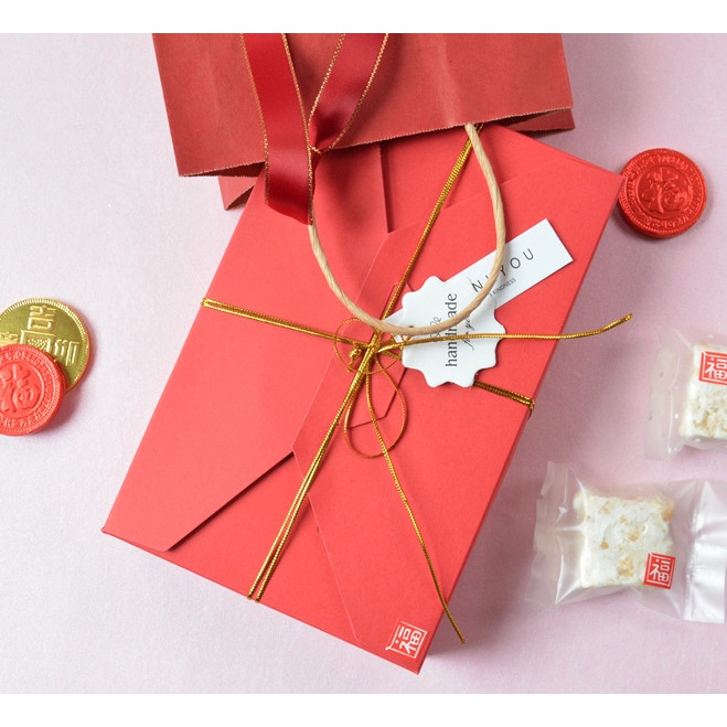 

BEST SELLER!!!!!!!!!!!!! Kotak Gift Box Merah Hampers Imlek Sincia Natal Tahun Baru Vintage - Cokelat / gift box polos / gift box kekinian / gift bok murah / gift box terbaru - PALING DIMINATI