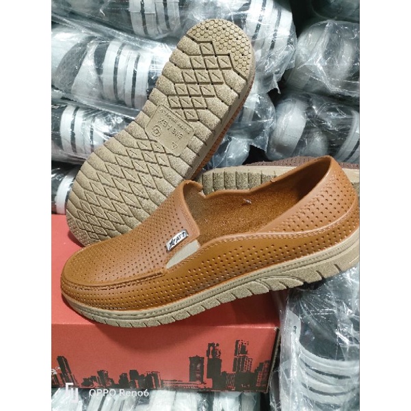 ali jaya awkn 596.bahan karet. sepatu pria sepatu santai