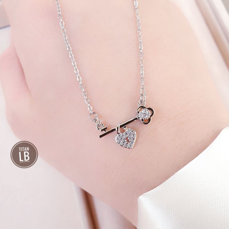 Kalung Dewasa Love Kunci Permata Titanium Cantik Dan Simple N18112205