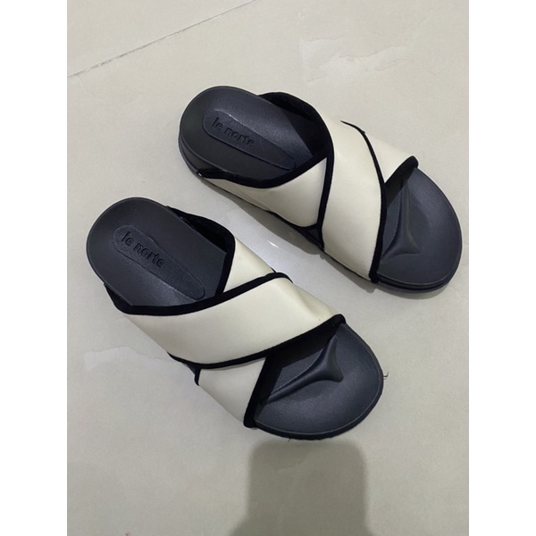 sandal putih slip on lenorte