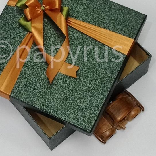 

PAPYRUS 30x30 tinggi 10cm Kotak Kado Gift Box Hadiah
