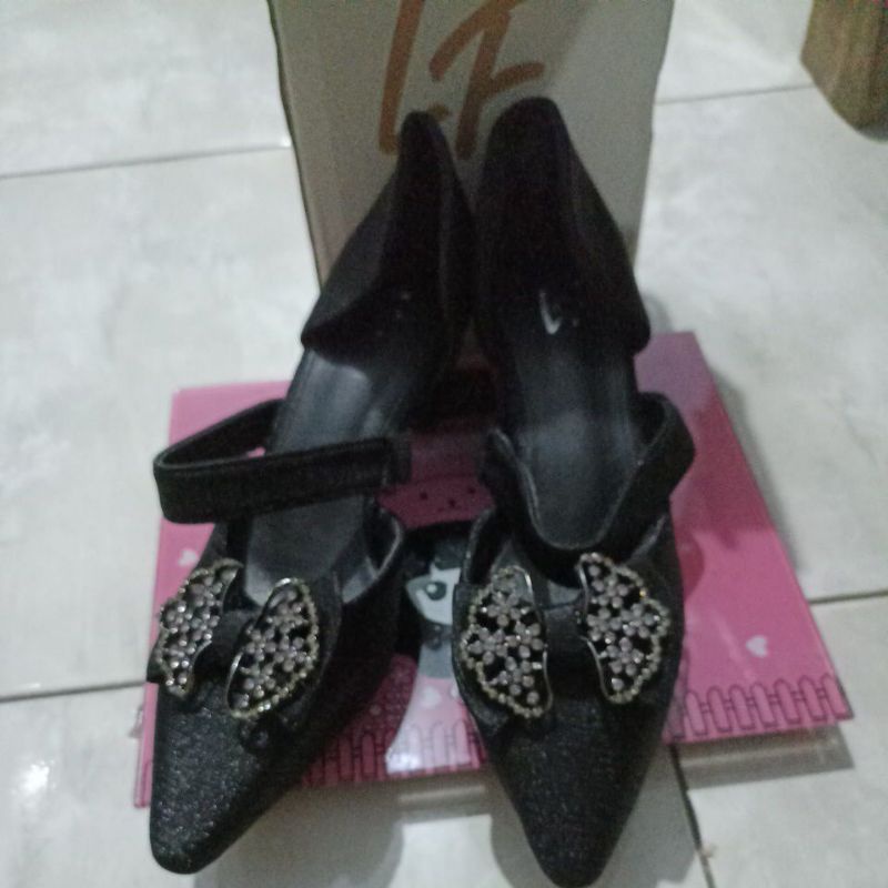 Sepatu Les Femmes size 39