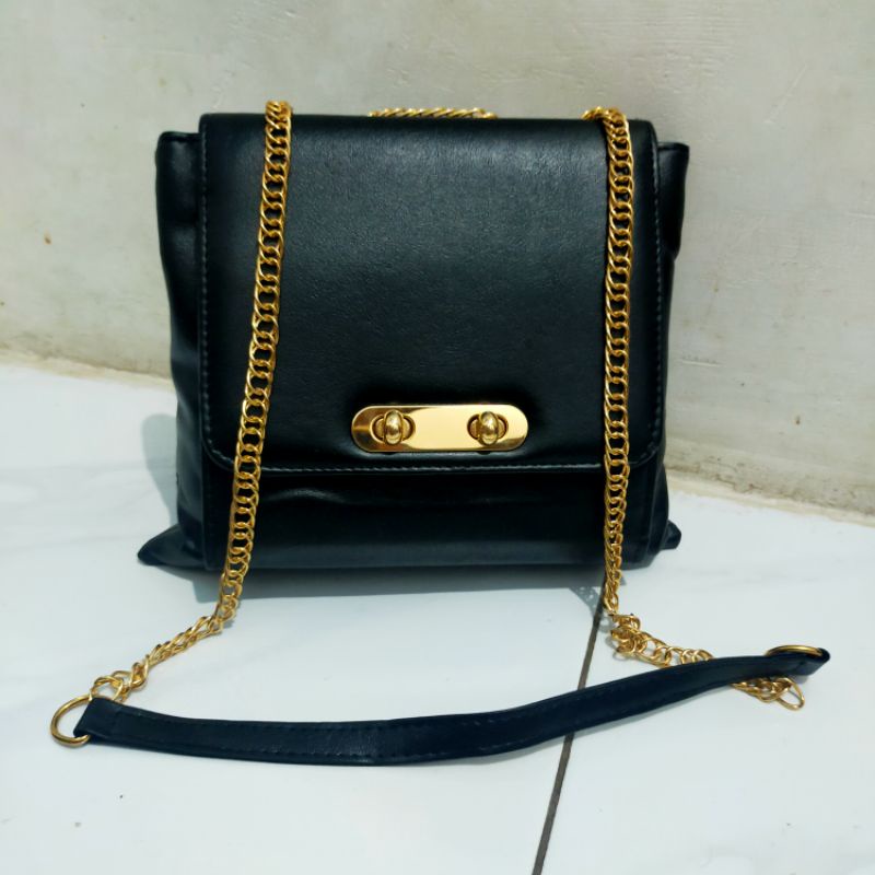 Tas Wanita Arneth Slingbag