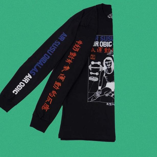 T-Shirt x Seni Kanji - Air Susu Air Obic Hitam LS - S