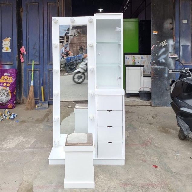 Meja Rias Tinggi Lampu / Standing Mirror Lampu