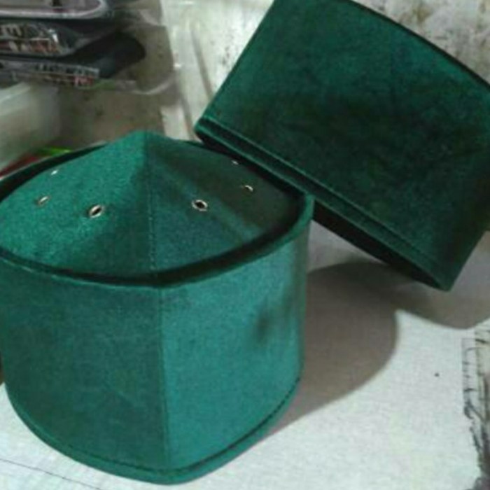 Peci/Songkok/Kopiah Uje bludru hijau tinggi 10cm - 9