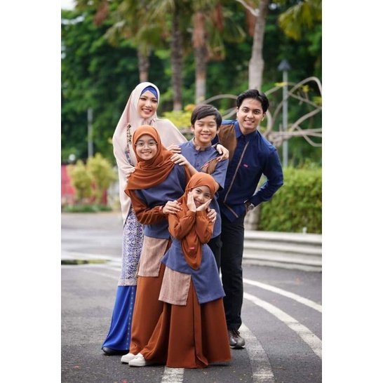 AULIA SAVINA BLUE SHAPIRE SARIMBIT KELUARGA MODEL TERBARU 2023