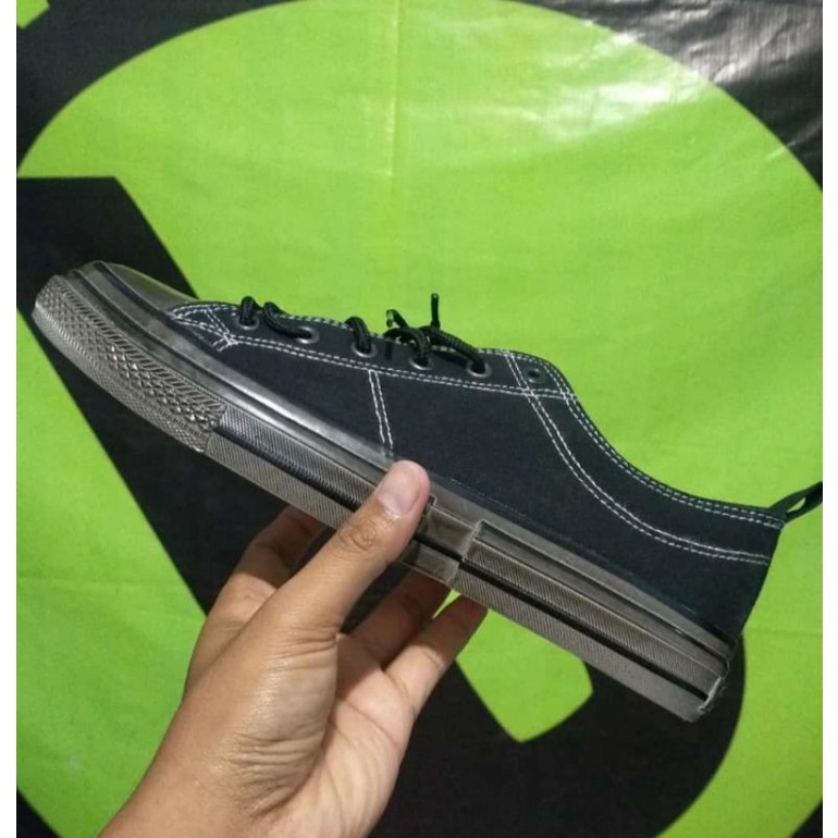 Air walk blackSize 41,
Obral 200
BNIB (brand new in box)
Original new