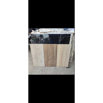 granit tangga 30x60 motif kayu