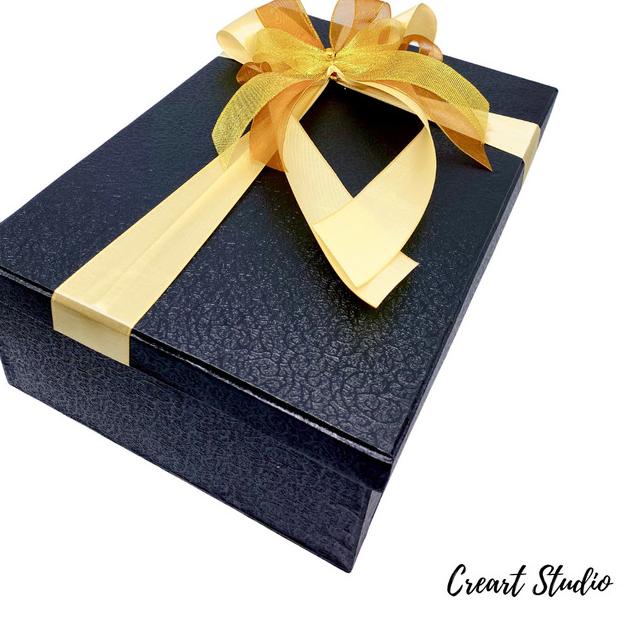 

Kotak Kado Gift Box 30x20 cm Tinggi 10 cm - Hitam - Hitam