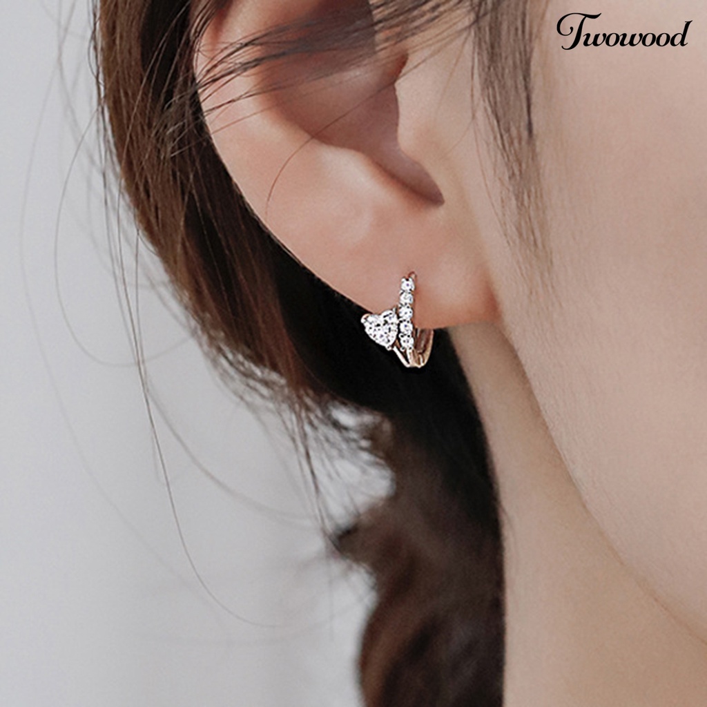 1 Pasang Anting Hoop Bentuk Hati Bahan Cubic Zirconia Untuk Pesta