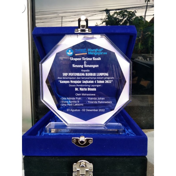 plakat akrilik  | plakat akrilik custom | Plakat wisuda  | plakat penghargaan  | plakat wedding