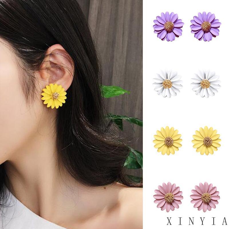 【Bayar di tempat】Anting Dengan Liontin Bunga Krisan Model Simple korean style