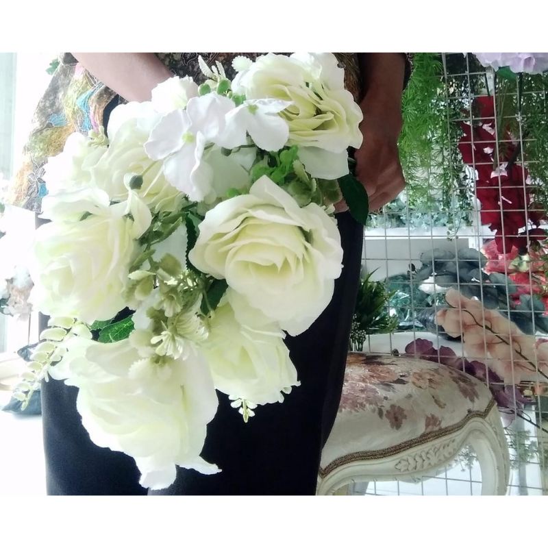 Bunga handbouqet . bunga gerombol. bunga putih. bunga bouquet