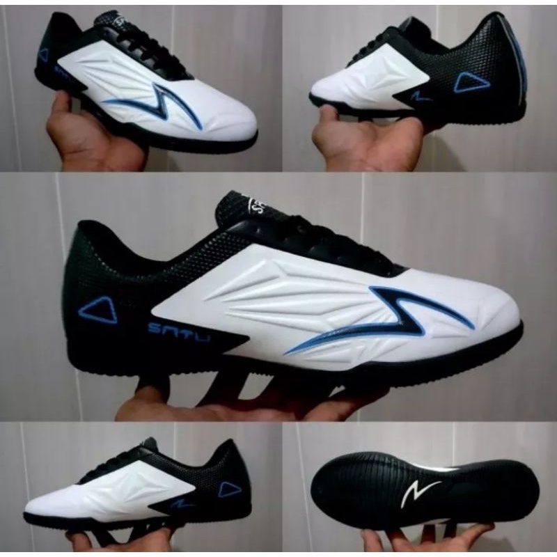 Sepatu Bola Pria Dewasa Spec Hitam Terbaru