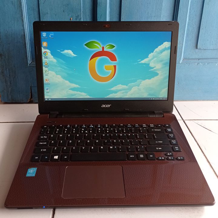 Acer E5-471 Intel Core i3 gen 4 SSD 128GB RAM 4GB Windows 10