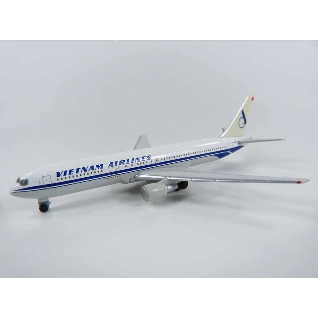 Herpa Wings 502986 1:500 BOEING 767-300 VIETNAM AIRLINES
