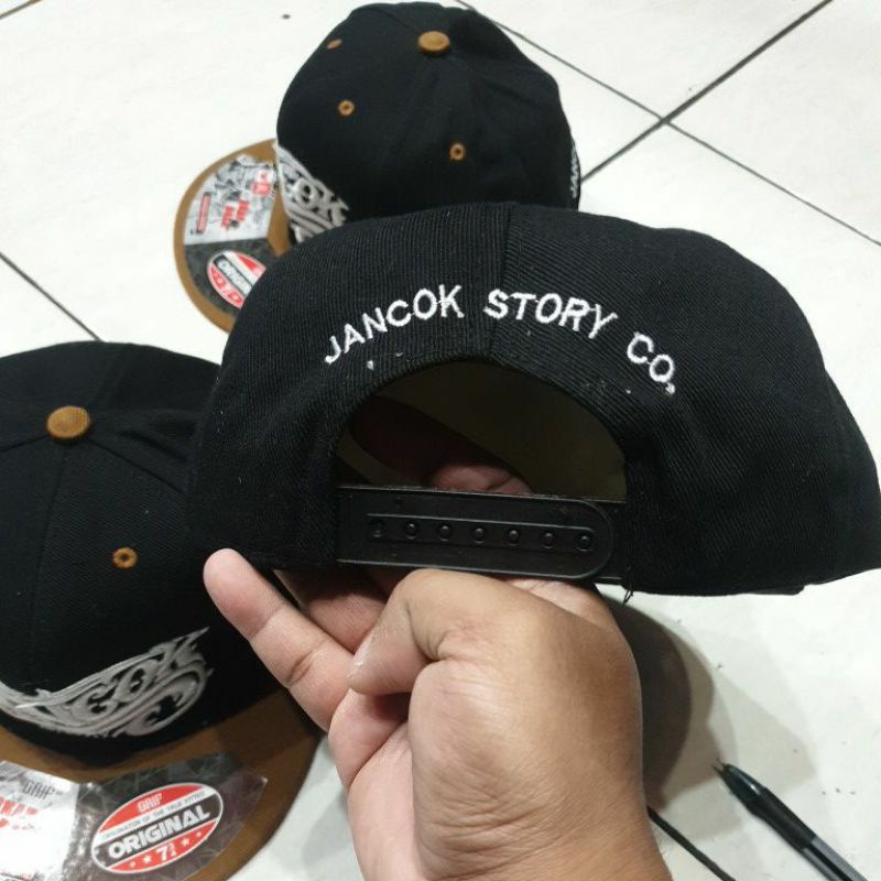 TOPI SNAPBACK JANCOK BLACK BROWN