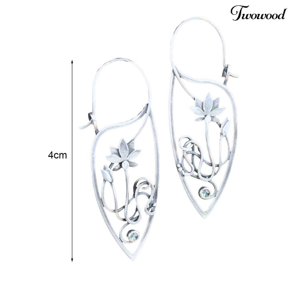 1 Pasang Anting Stud Desain Bunga Model Hollow Out Untuk Wanita